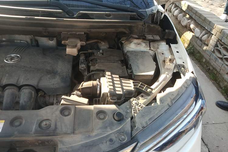 Used Dongfeng Aeolus AX4 2017 1.6L Manual ChaoShang Model Engine Bay Left
