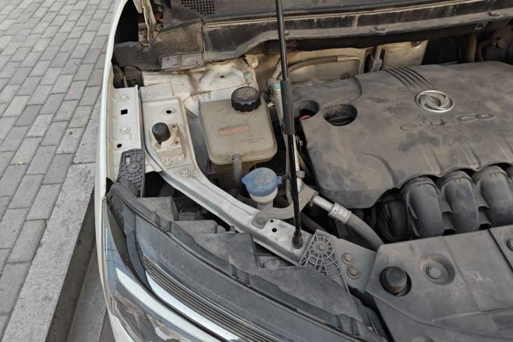 Used Dongfeng Aeolus AX4 2017 1.6L DCT Trendy Style Engine Bay Right