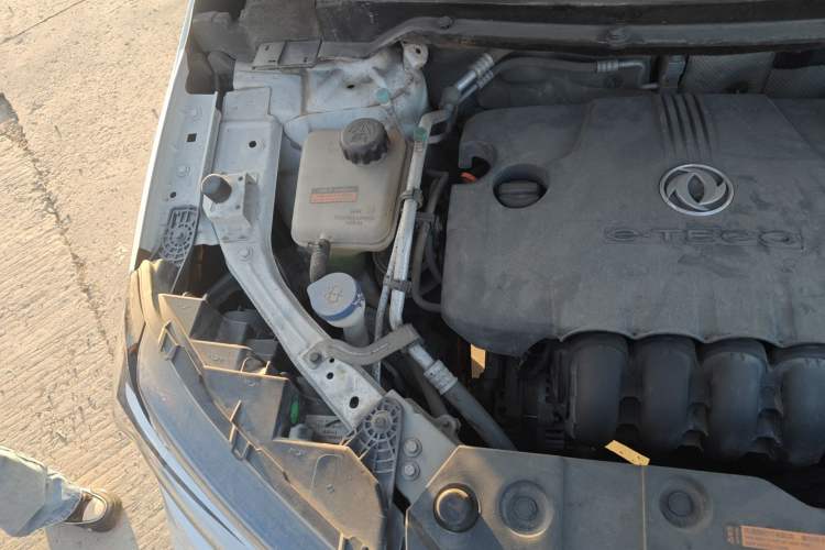 Used Dongfeng Aeolus AX4 2017 1.6L DCT Trendy Style Engine Bay Right