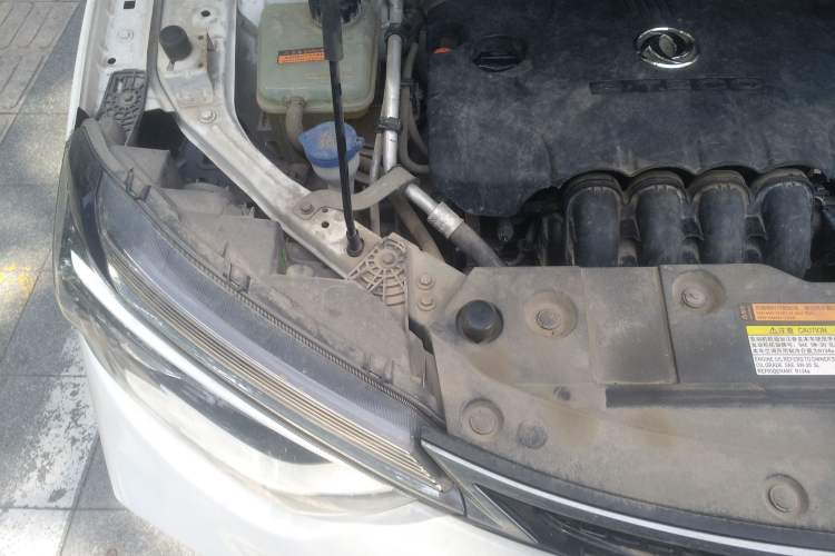 Used Dongfeng Aeolus AX4 2017 1.6L Manual ChaoShang Model Engine Bay Right