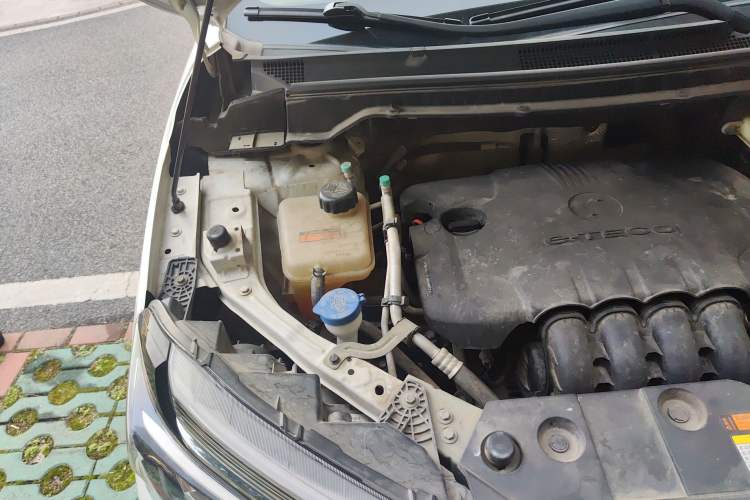 Used Dongfeng Aeolus AX4 2017 1.6L Manual ChaoShang Model Engine Bay Right
