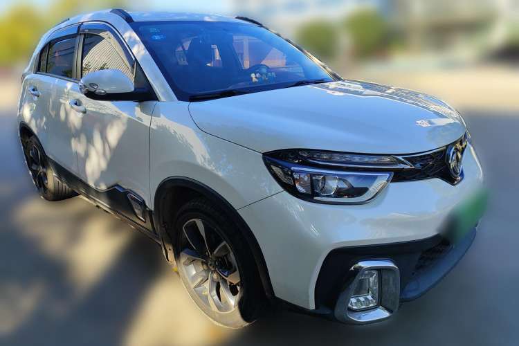 Used Dongfeng Aeolus AX4 2017 1.6L Manual ChaoShang Model Front Right 45 Deg