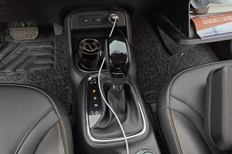 Used Dongfeng Aeolus AX4 2017 1.6L DCT Trendy Style Gear Lever
