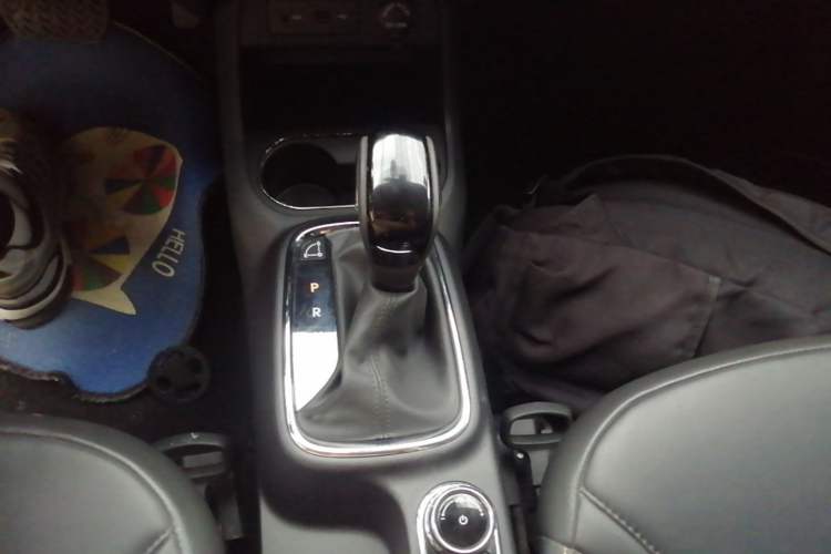 Used Dongfeng Aeolus AX4 2017 1.6L DCT Trendy Style Gear Lever