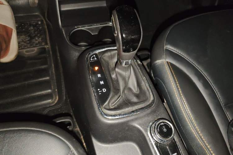Used Dongfeng Aeolus AX4 2017 1.6L DCT Trendy Style Gear Lever