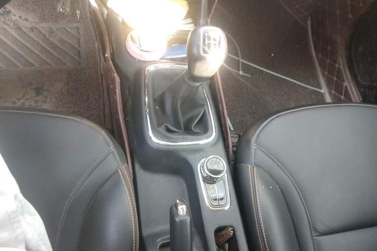 Used Dongfeng Aeolus AX4 2017 1.6L Manual ChaoShang Model Gear Lever