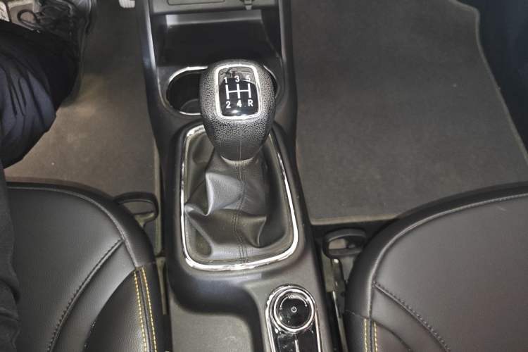 Used Dongfeng Aeolus AX4 2017 1.6L Manual ChaoShang Model Gear Lever