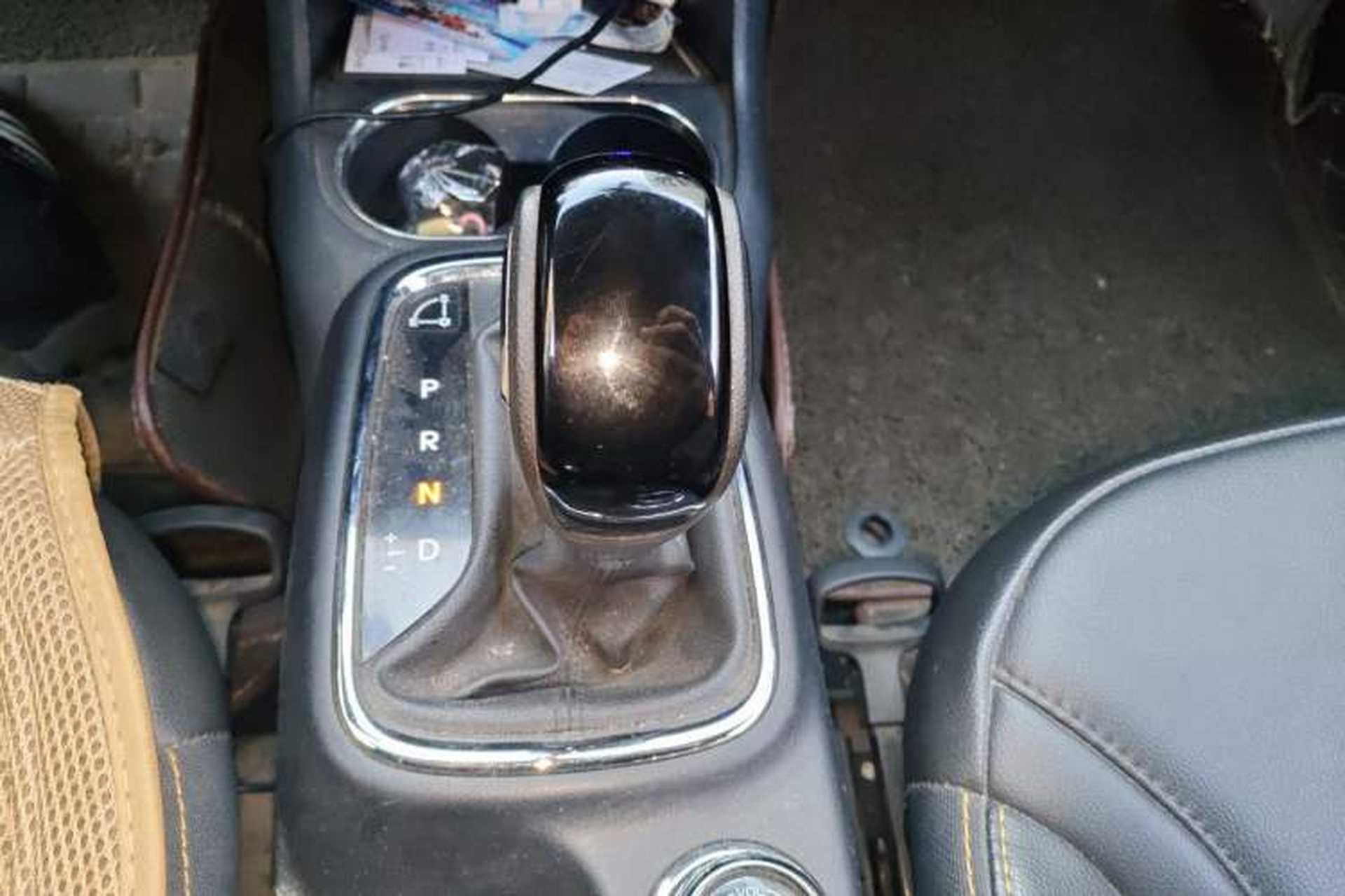 Used Dongfeng Aeolus AX4 2017 1.6L DCT Trendy Style Gear Lever