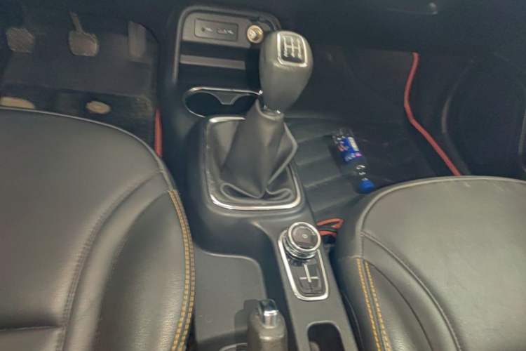 Used Dongfeng Aeolus AX4 2017 1.6L Manual ChaoShang Model Gear Lever