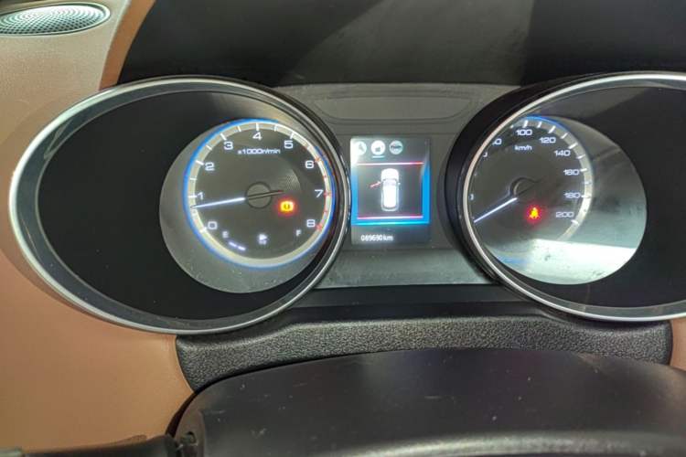 Used Dongfeng Aeolus AX4 2017 1.6L Manual ChaoShang Model Instrument Cluster