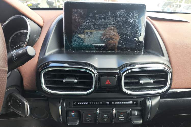 Used Dongfeng Aeolus AX4 2017 1.6L DCT Trendy Style Interior 2