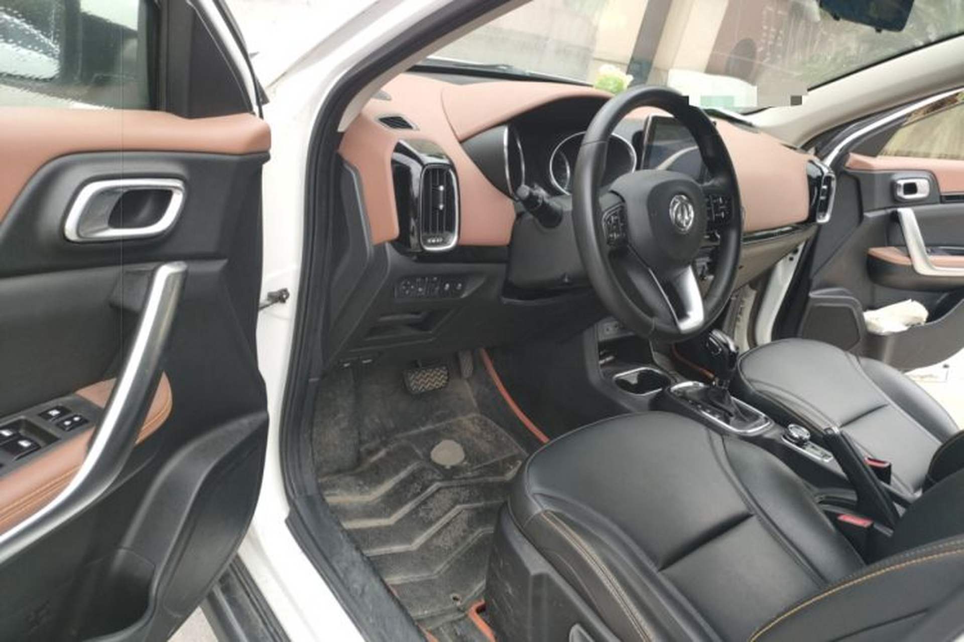 Used Dongfeng Aeolus AX4 2017 1.6L DCT Trendy Style Interior 3