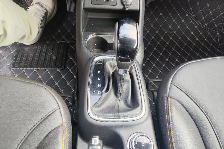 Used Dongfeng Aeolus AX4 2017 1.6L DCT Trendy Style Interior 3