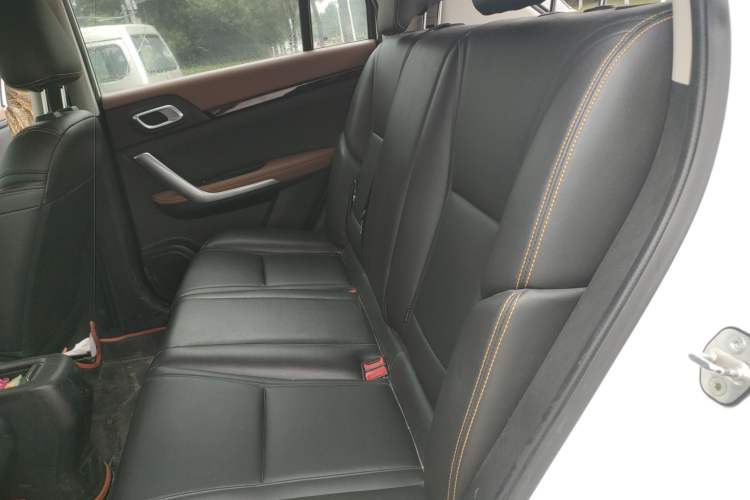 Used Dongfeng Aeolus AX4 2017 1.6L DCT Trendy Style Interior 4
