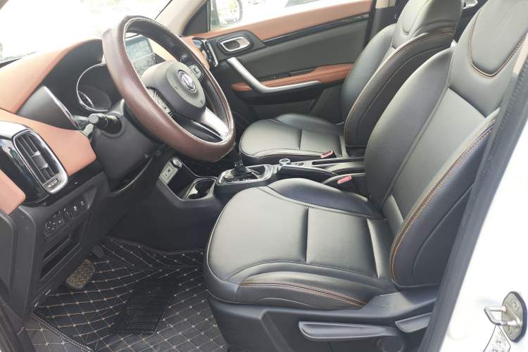 Used Dongfeng Aeolus AX4 2017 1.6L DCT Trendy Style Interior 4