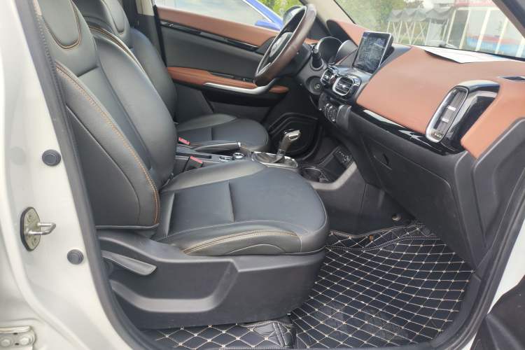 Used Dongfeng Aeolus AX4 2017 1.6L DCT Trendy Style Interior 5