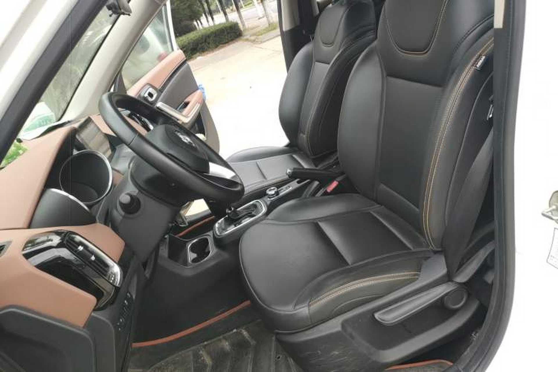 Used Dongfeng Aeolus AX4 2017 1.6L DCT Trendy Style Left Front Seat
