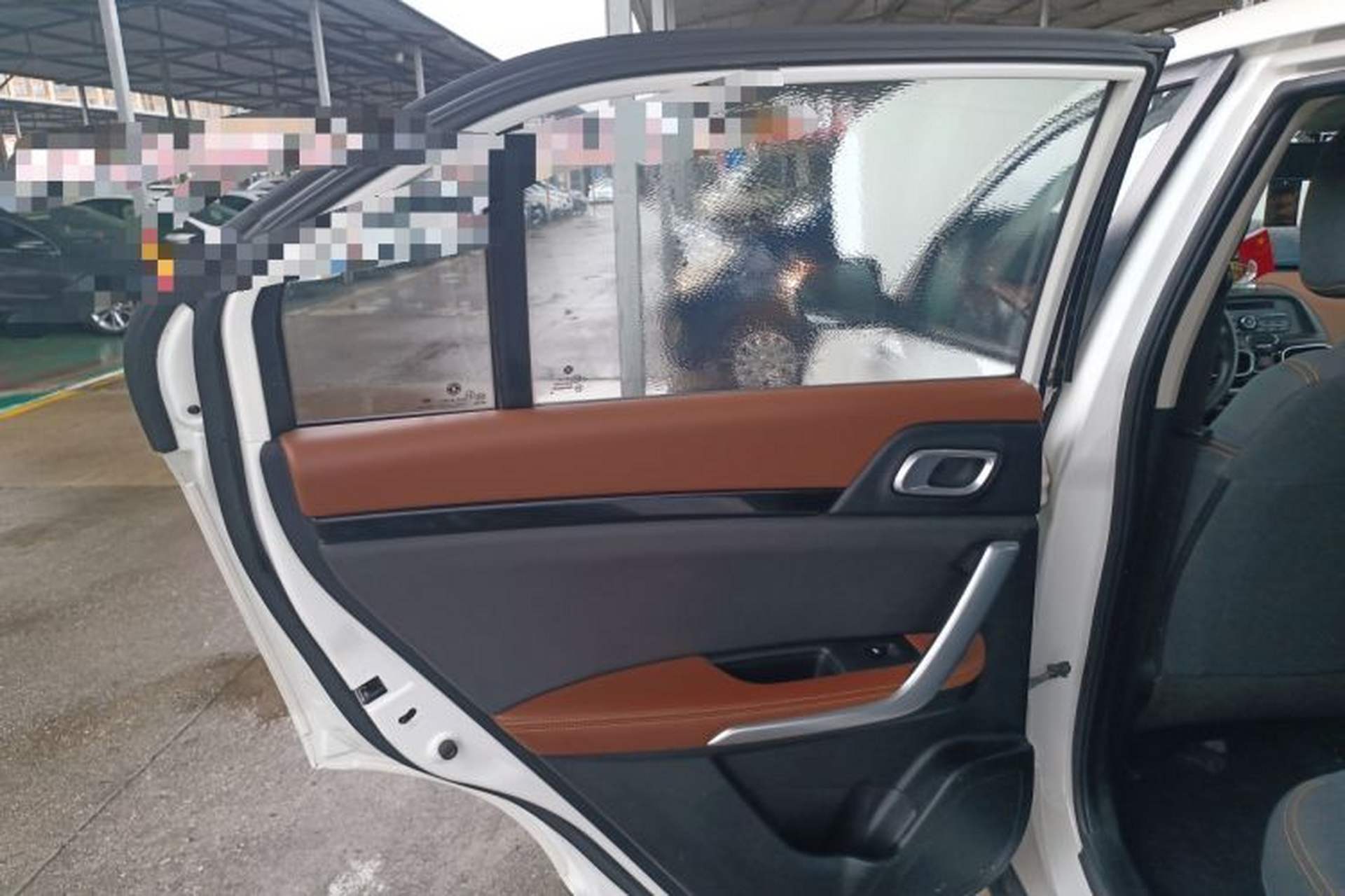 Used Dongfeng Aeolus AX4 2017 1.6L Manual Comfort Model Left Rear Door Interior