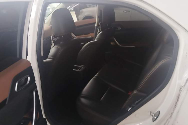 Used Dongfeng Aeolus AX4 2017 1.4T DCT Trendy & Stylish Model Left Rear Seat