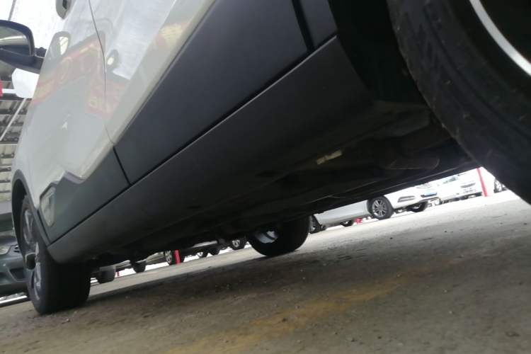 Used Dongfeng Aeolus AX4 2017 1.6L DCT Trendy Style Left Side Sill