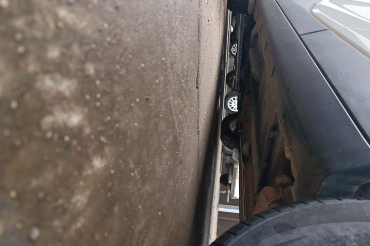 Used Dongfeng Aeolus AX4 2017 1.6L Manual Comfort Model Left Side Sill