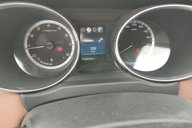 Used Dongfeng Aeolus AX4 2017 1.6L DCT Trendy Style Odometer Close Up