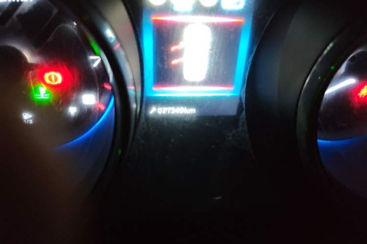 Used Dongfeng Aeolus AX4 2017 1.6L DCT Trendy Style Odometer Close Up