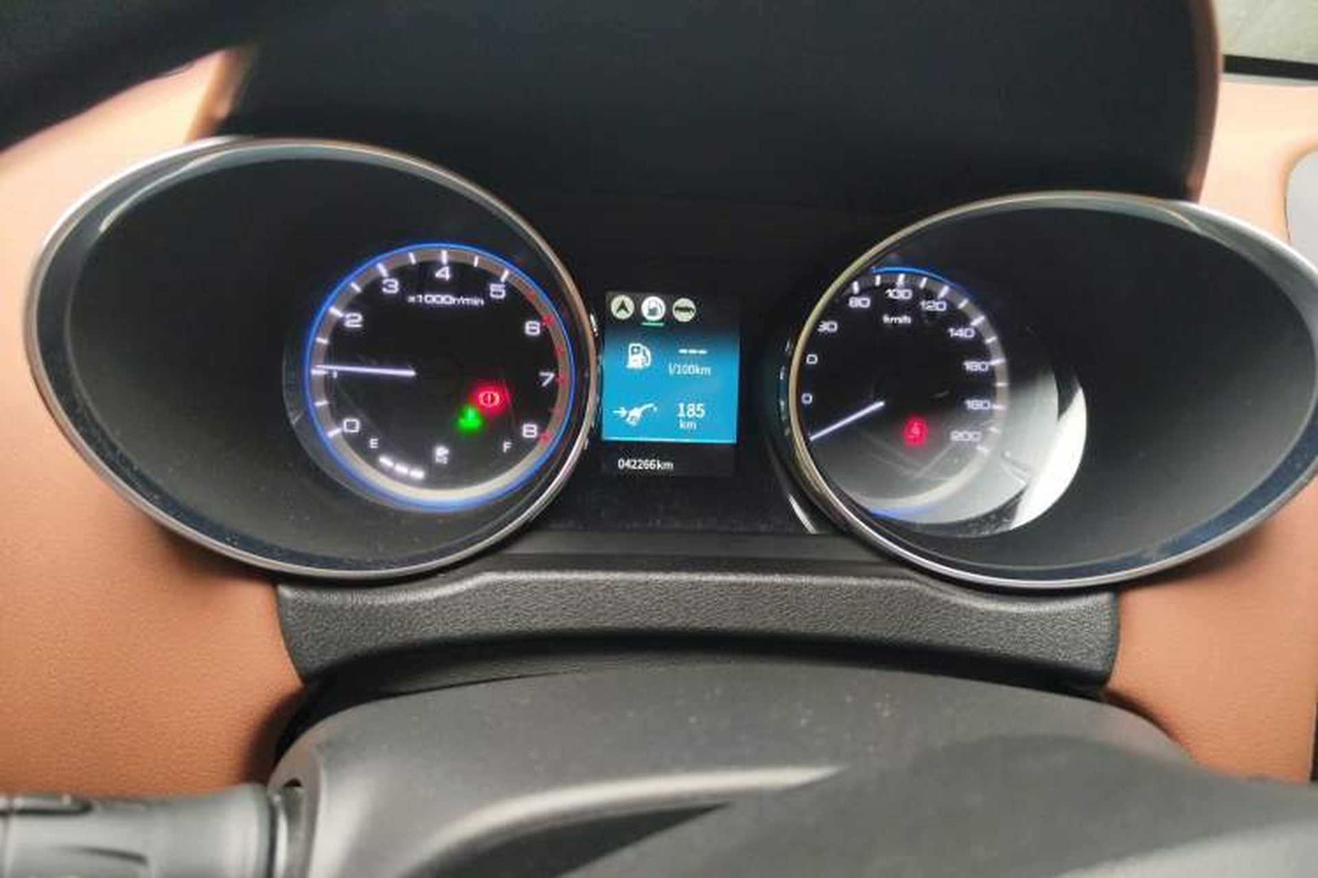 Used Dongfeng Aeolus AX4 2017 1.6L Manual ChaoShang Model Odometer Close Up