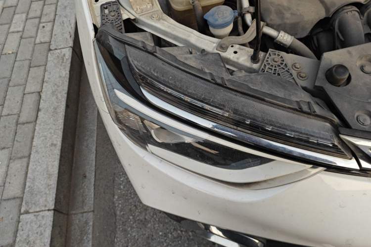 Used Dongfeng Aeolus AX4 2017 1.6L DCT Trendy Style Right Front Headlight