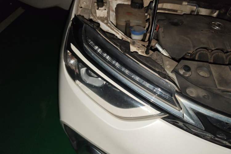 Used Dongfeng Aeolus AX4 2017 1.6L DCT Trendy Style Right Front Headlight