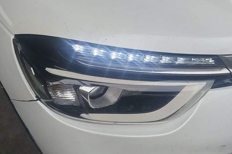 Used Dongfeng Aeolus AX4 2017 1.4T DCT Trendy & Stylish Model Right Front Headlight