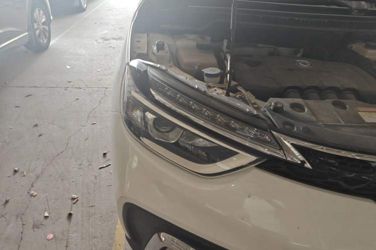 Used Dongfeng Aeolus AX4 2017 1.6L Manual ChaoShang Model Right Front Headlight