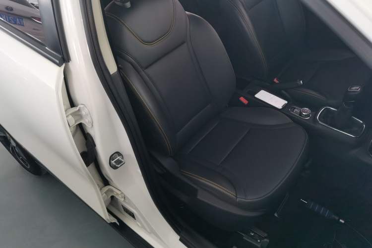 Used Dongfeng Aeolus AX4 2017 1.6L Manual ChaoShang Model Right Front Seat