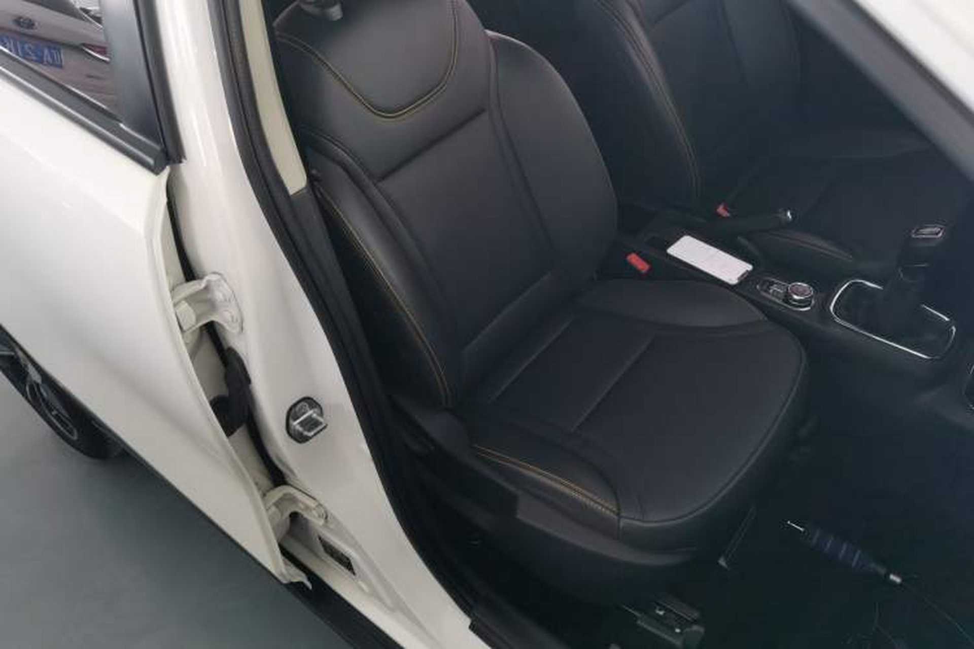 Used Dongfeng Aeolus AX4 2017 1.6L Manual ChaoShang Model Right Front Seat