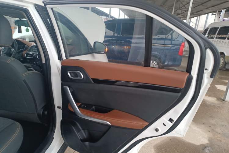 Used Dongfeng Aeolus AX4 2017 1.6L Manual Comfort Model Right Rear Door Interior