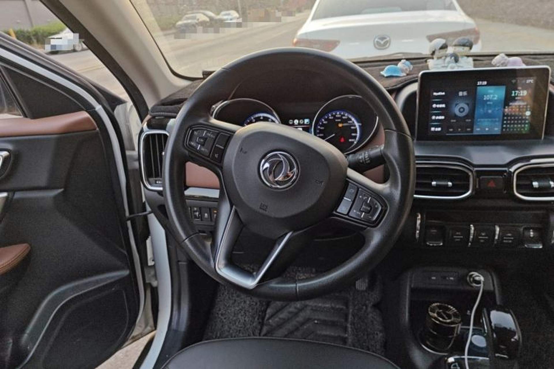 Used Dongfeng Aeolus AX4 2017 1.6L DCT Trendy Style Steering Wheel