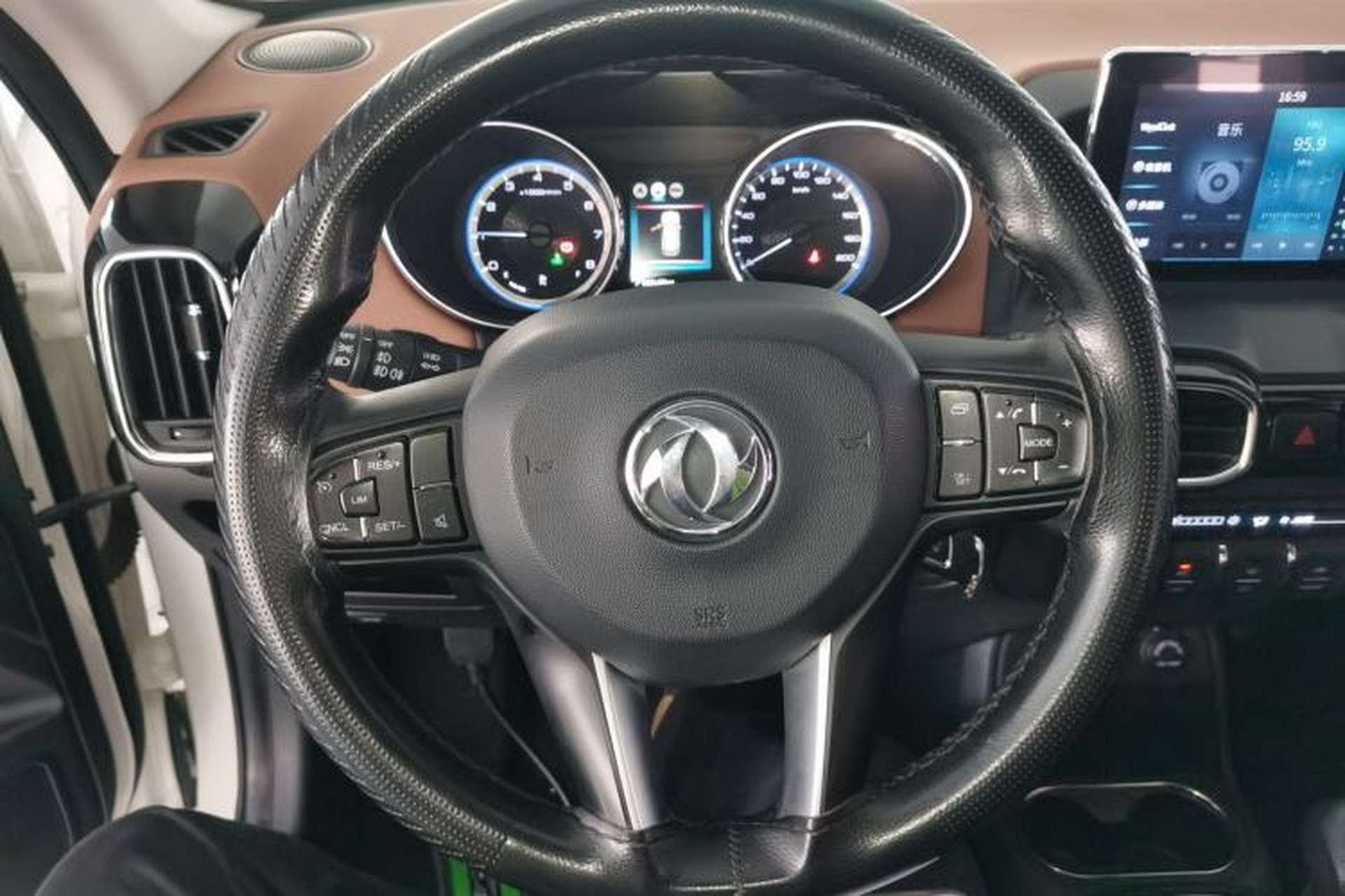 Used Dongfeng Aeolus AX4 2017 1.6L Manual ChaoShang Model Steering Wheel