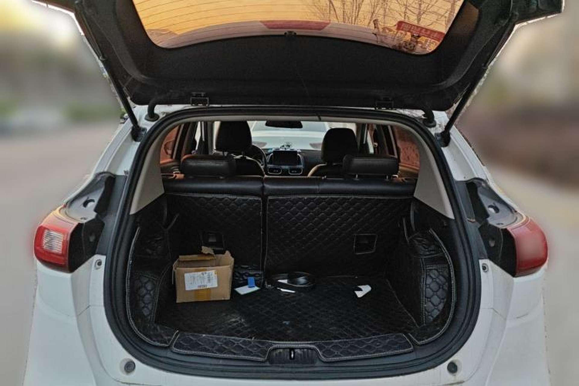 Used Dongfeng Aeolus AX4 2017 1.6L DCT Trendy Style Trunk