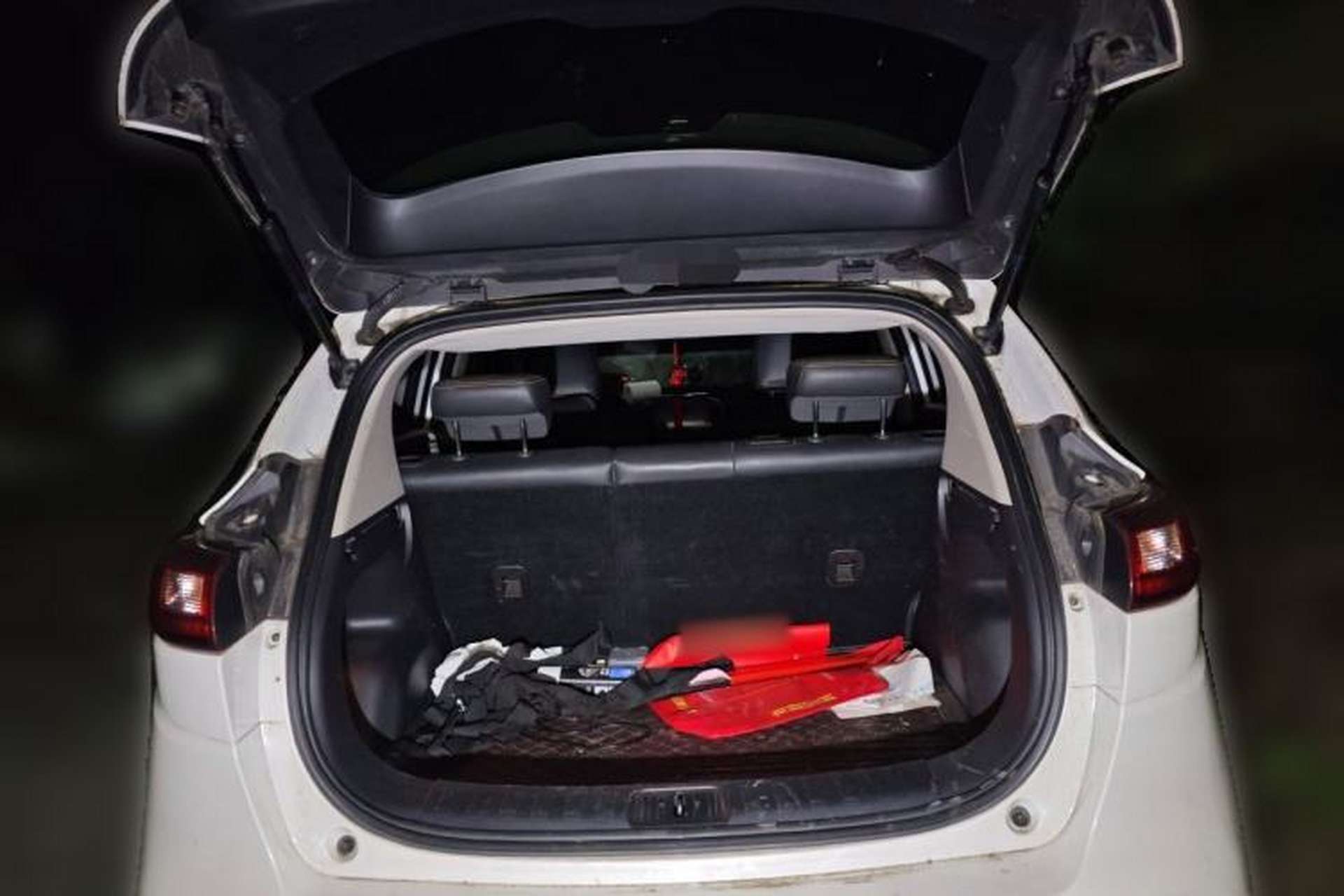 Used Dongfeng Aeolus AX4 2017 1.6L Manual ChaoShang Model Trunk