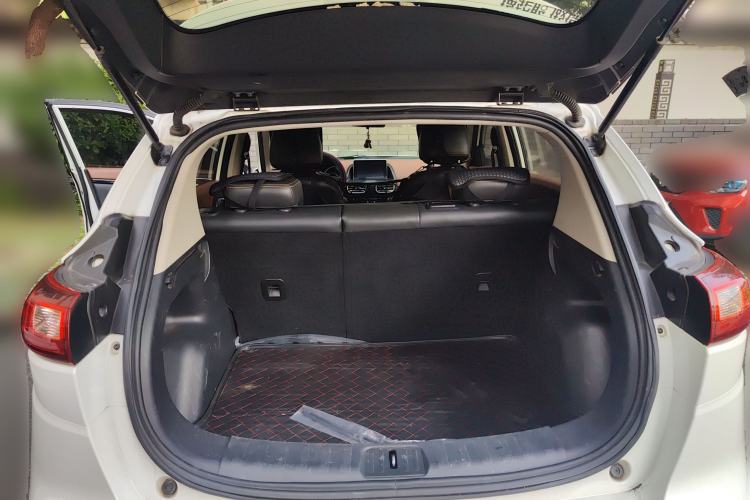 Used Dongfeng Aeolus AX4 2017 1.6L Manual ChaoShang Model Trunk