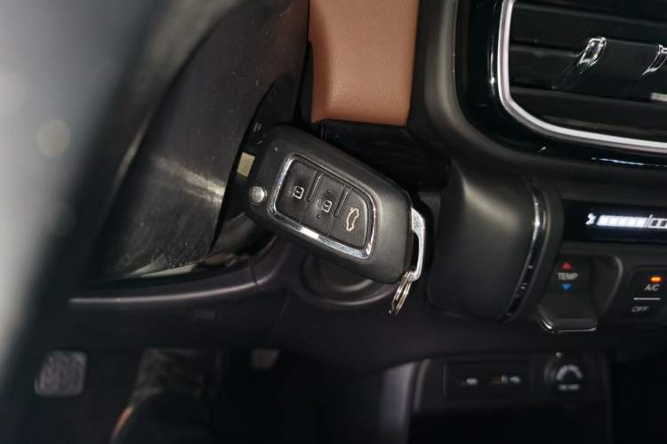 Used Dongfeng Aeolus AX4 2017 1.6L Manual ChaoShang Model Vehicle Key