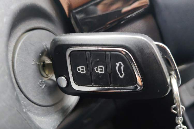 Used Dongfeng Aeolus AX4 2017 1.6L Manual ChaoShang Model Vehicle Key