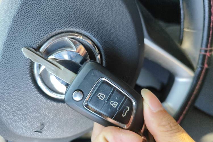 Used Dongfeng Aeolus AX4 2017 1.6L Manual ChaoShang Model Vehicle Key