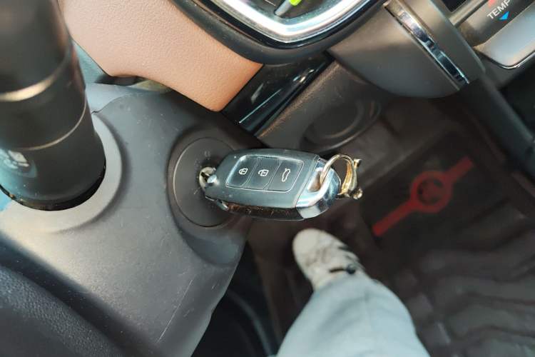 Used Dongfeng Aeolus AX4 2017 1.6L Manual ChaoShang Model Vehicle Key