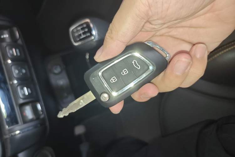 Used Dongfeng Aeolus AX4 2017 1.6L Manual ChaoShang Model Vehicle Key