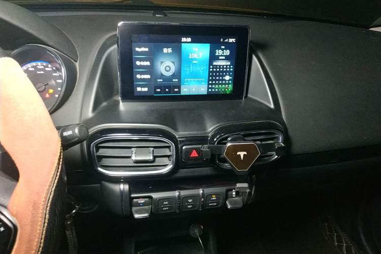 Used Dongfeng Aeolus AX4 2017 1.6L DCT Trendy Style Audio And AC Panel