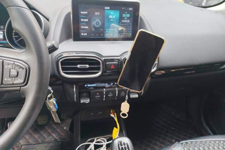 Used Dongfeng Aeolus AX4 2017 1.6L Manual ChaoShang Model Audio And AC Panel