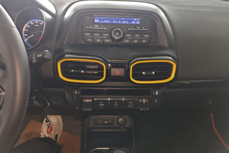 Used Dongfeng Aeolus AX4 2017 1.6L DCT Trendy Style Audio And AC Panel