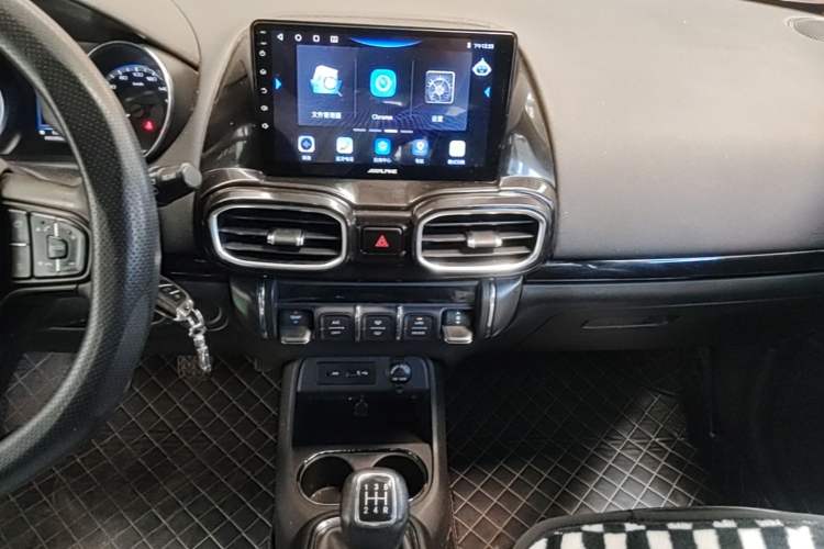 Used Dongfeng Aeolus AX4 2017 1.6L Manual ChaoShang Model Audio And AC Panel