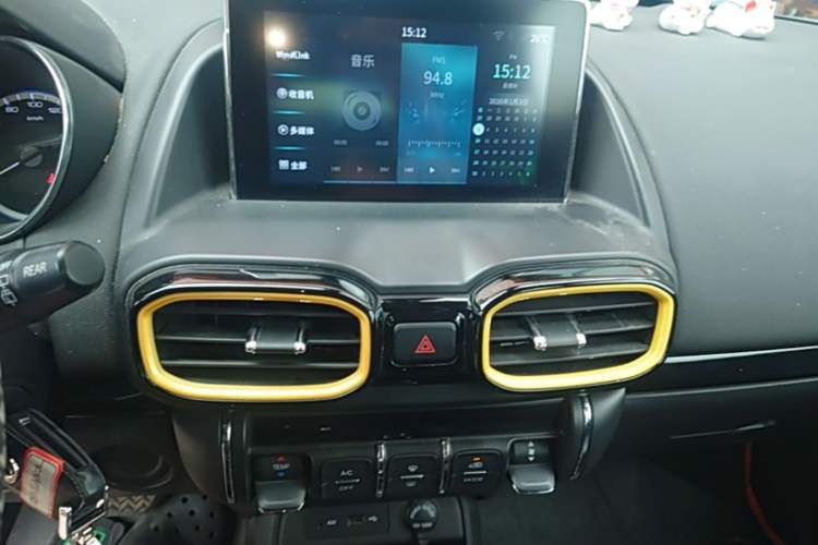 Used Dongfeng Aeolus AX4 2017 1.4T DCT Trendy & Stylish Model Audio And AC Panel